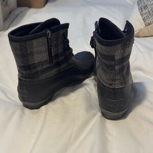 Sperry Women's Plaid Black and Gray Winter Boots